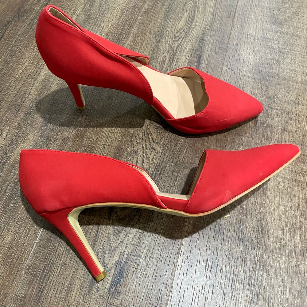 Red Pumps